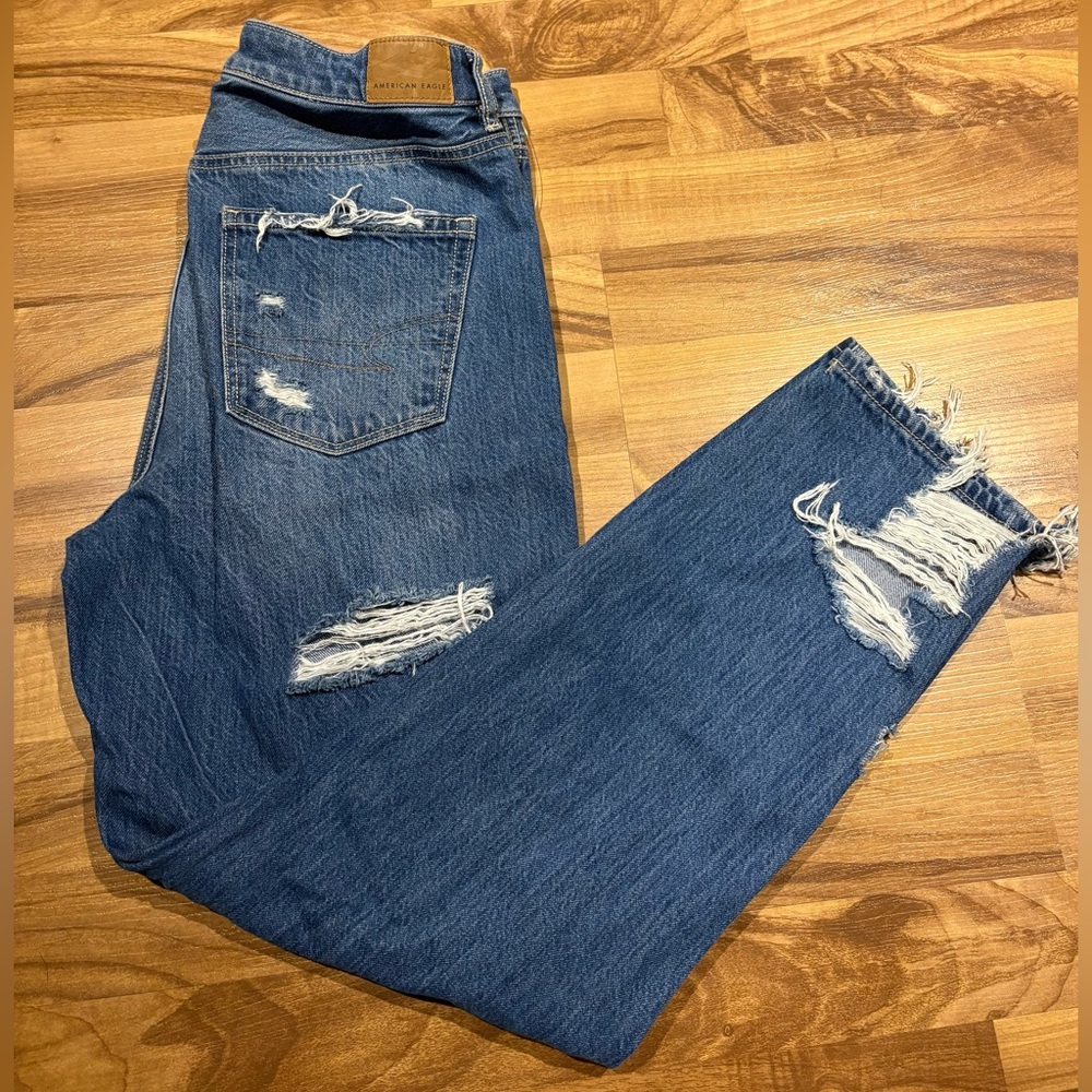 American Eagle Mom Jean Heavily Ripped Distressed Size 6 Regular High Rise